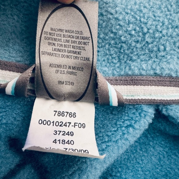 Rei half zip fleece shirt with long sleeves. Night time light out logo at back - Picture 6 of 9